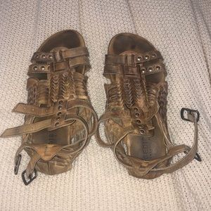 BED STU CLAIRE SANDAL SIZE 7